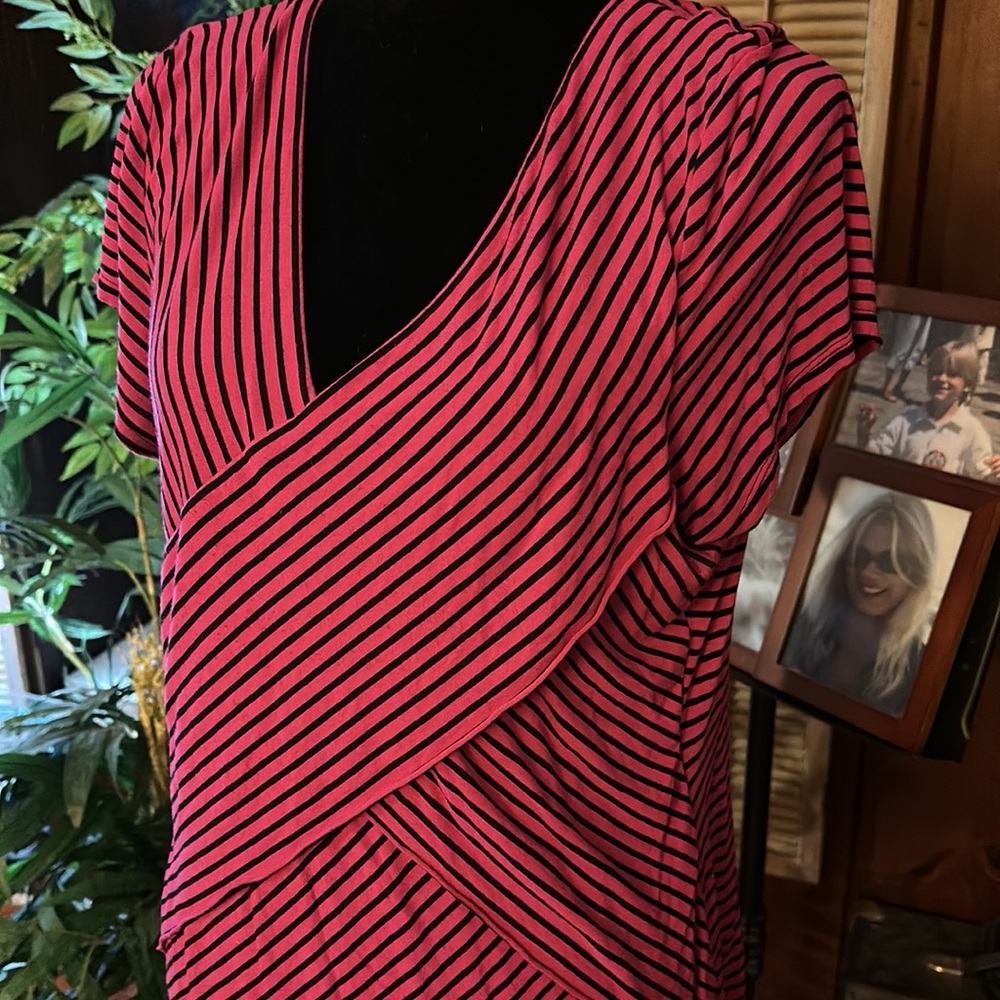 Vince Camuto pink striped print top